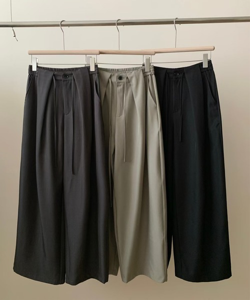 DAY CLOSET(デイ クローゼット)の「【ボタン×ゴム×調整紐付き】ゆるっと華奢魅せ。ナチュラル タックワイドパンツ スラックス レディース(スラックス・レディース・グレイッシュベージュ/ブラック/ダークグレー・S/L/M)」の9枚目の写真
