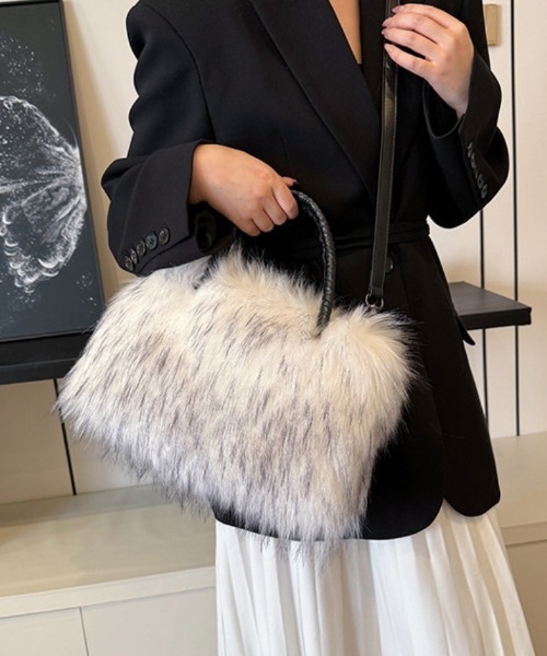 Ritzy(リッツィー)の「ふわふわフェイクファー2WAYハンドバッグ(トートバッグ・レディース・ベージュ/グレー/オフホワイト・FREE)」の2枚目の写真