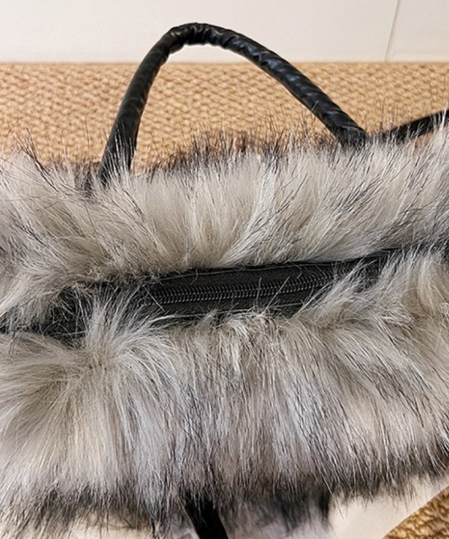 Ritzy(リッツィー)の「ふわふわフェイクファー2WAYハンドバッグ(トートバッグ・レディース・ベージュ/グレー/オフホワイト・FREE)」の12枚目の写真