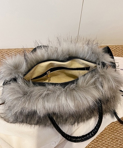 Ritzy(リッツィー)の「ふわふわフェイクファー2WAYハンドバッグ(トートバッグ・レディース・ベージュ/グレー/オフホワイト・FREE)」の11枚目の写真