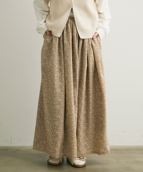 Crisp（クリスプ）の「フラワーギャザースカート（スカート・レディース・ベージュ/ブラック・FREE）」の2枚目の写真