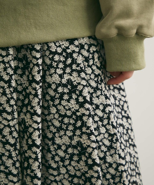 Crisp（クリスプ）の「フラワーギャザースカート（スカート・レディース・ベージュ/ブラック・FREE）」の3枚目の写真