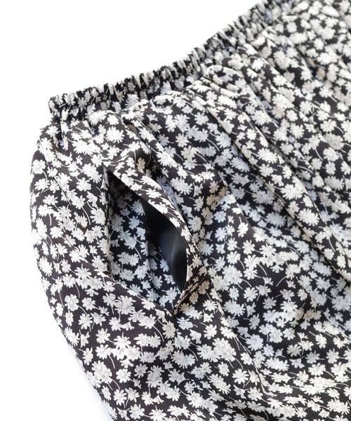 Crisp（クリスプ）の「フラワーギャザースカート（スカート・レディース・ベージュ/ブラック・FREE）」の14枚目の写真