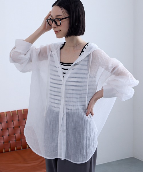 Aunely（オーネリー）の「【Aunely】 軽やか 楊柳 シアーエア フード シャツ/マシンウォッシャブル＜YOSOOIシリーズ＞（シャツ/ブラウス・レディース・ライトブルー/ブラウン/チャコールグレー/オフホワイト/ブラック/ベージュ・M/L）」の13枚目の写真