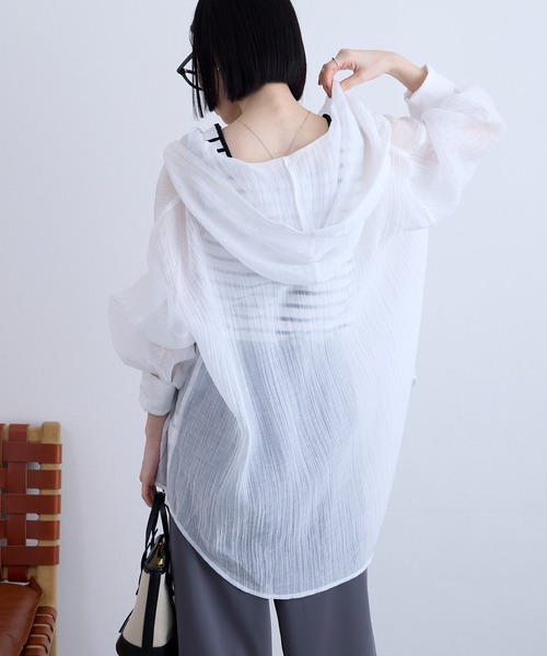 Aunely（オーネリー）の「【Aunely】 軽やか 楊柳 シアーエア フード シャツ/マシンウォッシャブル＜YOSOOIシリーズ＞（シャツ/ブラウス・レディース・ライトブルー/ブラウン/チャコールグレー/オフホワイト/ブラック/ベージュ・M/L）」の16枚目の写真