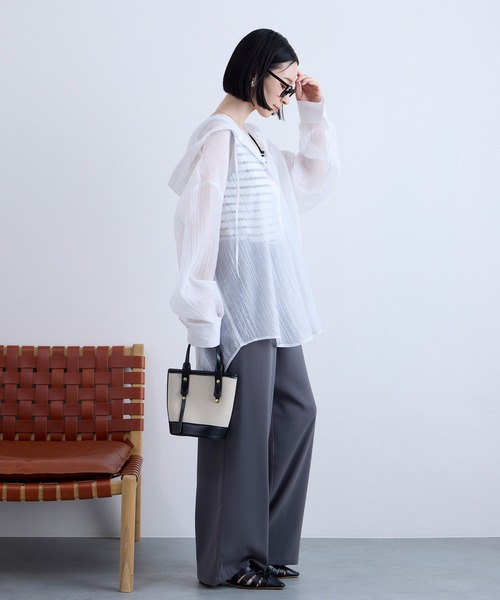 Aunely（オーネリー）の「【Aunely】 軽やか 楊柳 シアーエア フード シャツ/マシンウォッシャブル＜YOSOOIシリーズ＞（シャツ/ブラウス・レディース・ライトブルー/ブラウン/チャコールグレー/オフホワイト/ブラック/ベージュ・M/L）」の21枚目の写真