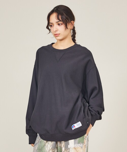 Russell Athletic（ラッセルアスレティック）の「【BerBerJin × RUSSELL ATHLETIC / ベルベルジン × ラッセル アスレティック】Soft Loop Back Crew Sweat / ソフトループバック クルースウェット（スウェット・メンズ・ライトグレー/ブラック/ネイビー・M/L/XL）」の11枚目の写真