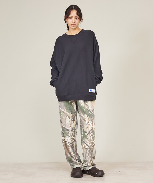 Russell Athletic（ラッセルアスレティック）の「【BerBerJin × RUSSELL ATHLETIC / ベルベルジン × ラッセル アスレティック】Soft Loop Back Crew Sweat / ソフトループバック クルースウェット（スウェット・メンズ・ライトグレー/ブラック/ネイビー・M/L/XL）」の12枚目の写真