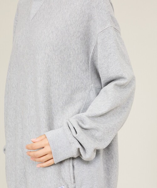 Russell Athletic（ラッセルアスレティック）の「【BerBerJin × RUSSELL ATHLETIC / ベルベルジン × ラッセル アスレティック】Soft Loop Back Crew Sweat / ソフトループバック クルースウェット（スウェット・メンズ・ライトグレー/ブラック/ネイビー・M/L/XL）」の4枚目の写真