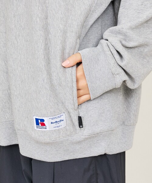 Russell Athletic（ラッセルアスレティック）の「【BerBerJin × RUSSELL ATHLETIC / ベルベルジン × ラッセル アスレティック】Soft Loop Back Crew Sweat / ソフトループバック クルースウェット（スウェット・メンズ・ライトグレー/ブラック/ネイビー・M/L/XL）」の5枚目の写真