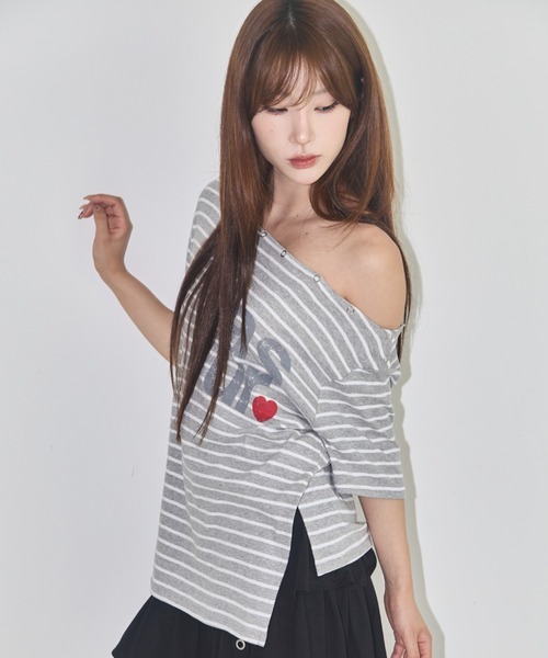 as you are(アズユーアー)の「◇ASYOUARE◇ブランド直輸入正規品/ストライプオフショルダーTシャツ STRIPED OFF-SHOULDER T-SHIRT(Tシャツ/カットソー・レディース・ブラック/チャコール/グレー・FREE)」の3枚目の写真