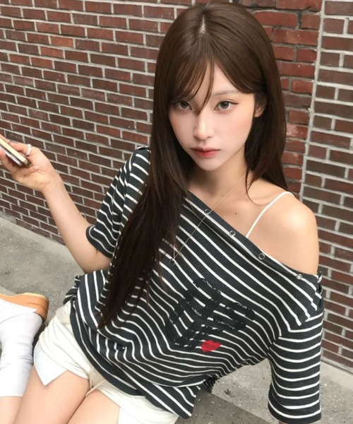 as you are(アズユーアー)の「◇ASYOUARE◇ブランド直輸入正規品/ストライプオフショルダーTシャツ STRIPED OFF-SHOULDER T-SHIRT(Tシャツ/カットソー・レディース・ブラック/チャコール/グレー・FREE)」の1枚目の写真
