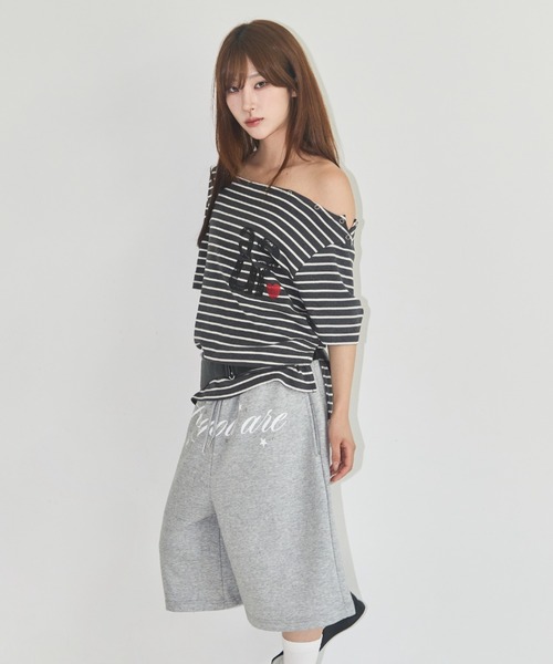 as you are(アズユーアー)の「◇ASYOUARE◇ブランド直輸入正規品/ストライプオフショルダーTシャツ STRIPED OFF-SHOULDER T-SHIRT(Tシャツ/カットソー・レディース・ブラック/チャコール/グレー・FREE)」の10枚目の写真
