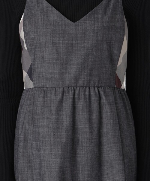 BLUE LABEL CRESTBRIDGE(ブルーレーベルクレストブリッジ)の「ライトスラブシャンブレーキャミソールドレス(ワンピース・レディース・ダークネイビー・38/36)」の4枚目の写真
