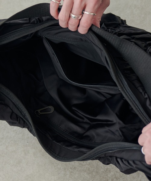 Cote&Ciel（コートエシエル）の「【Cote&Ciel】Hyco S Otra Gathered Black（ショルダーバッグ・メンズ・ブラック・FREE）」の8枚目の写真