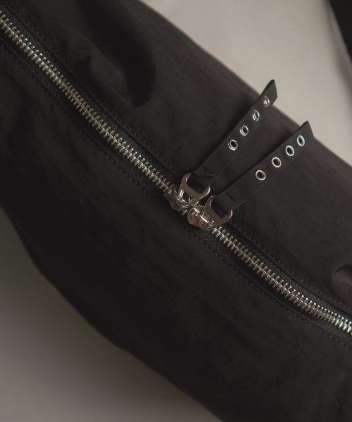 MASMARULEZ(マスマルールズ)の「304Eyelet ear arch bag_ black(メッセンジャーバッグ・レディース・その他・FREE)」の21枚目の写真