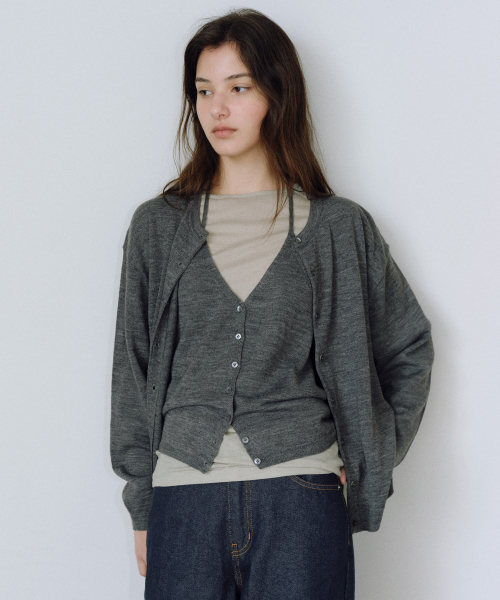 URAGO(ユラーゴ)の「Monet round button cardigan(カーディガン/ボレロ・レディース・チャコールグレー/ネイビー/ライトグレー・FREE)」の4枚目の写真