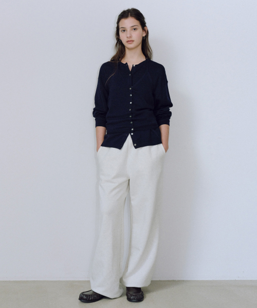 URAGO(ユラーゴ)の「Monet round button cardigan(カーディガン/ボレロ・レディース・チャコールグレー/ネイビー/ライトグレー・FREE)」の5枚目の写真