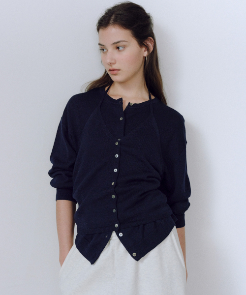 URAGO(ユラーゴ)の「Monet round button cardigan(カーディガン/ボレロ・レディース・チャコールグレー/ネイビー/ライトグレー・FREE)」の6枚目の写真