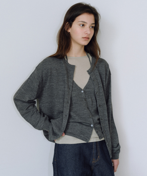 URAGO(ユラーゴ)の「Monet round button cardigan(カーディガン/ボレロ・レディース・チャコールグレー/ネイビー/ライトグレー・FREE)」の8枚目の写真