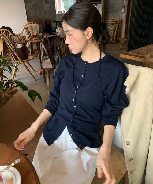 URAGO(ユラーゴ)の「Monet round button cardigan(カーディガン/ボレロ・レディース・チャコールグレー/ネイビー/ライトグレー・FREE)」の11枚目の写真