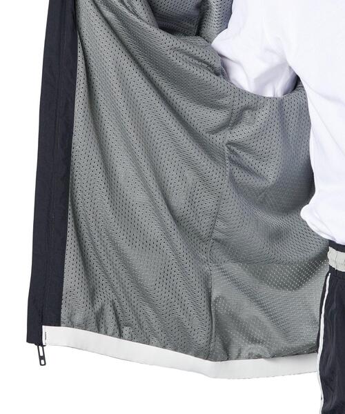 UNDER ARMOUR(アンダーアーマー)の「UAアイコン ウーブン トラック フルジップ ジャケット(ライフスタイル/メンズ)(その他アウター・メンズ・ブラック・L/M/XL/S/2XL)」の4枚目の写真