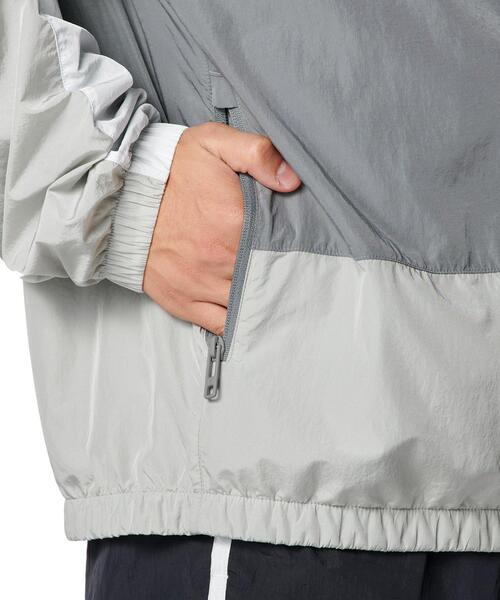 UNDER ARMOUR(アンダーアーマー)の「UAアイコン ウーブン トラック フルジップ ジャケット(ライフスタイル/メンズ)(その他アウター・メンズ・ブラック・L/M/XL/S/2XL)」の5枚目の写真