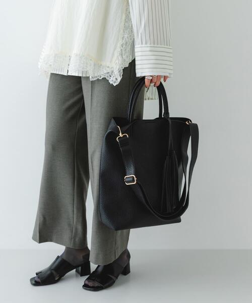 RODE SKO（ロデスコ）の「タッセル軽量2WAYタテナガトートバッグ（トートバッグ・レディース・ブラック/ブラウン・ONE）」の18枚目の写真