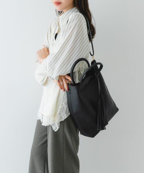 RODE SKO（ロデスコ）の「タッセル軽量2WAYタテナガトートバッグ（トートバッグ・レディース・ブラック/ブラウン・ONE）」の21枚目の写真