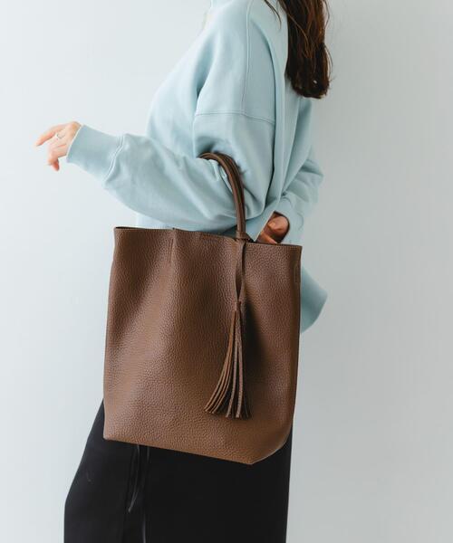 RODE SKO（ロデスコ）の「タッセル軽量2WAYタテナガトートバッグ（トートバッグ・レディース・ブラック/ブラウン・ONE）」の5枚目の写真