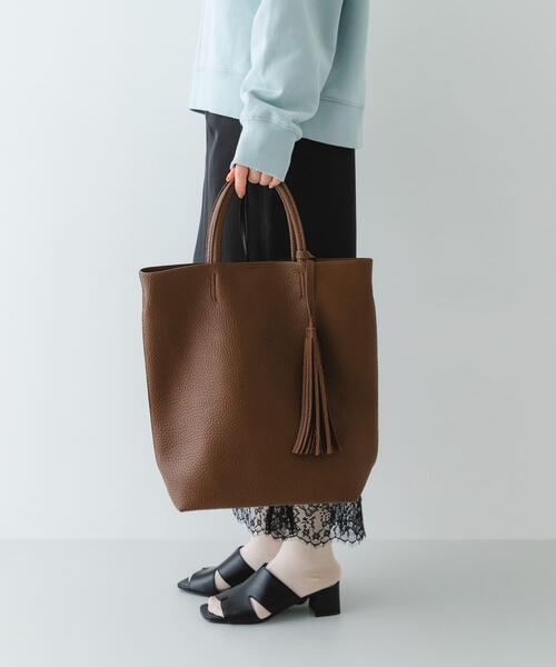 RODE SKO（ロデスコ）の「タッセル軽量2WAYタテナガトートバッグ（トートバッグ・レディース・ブラック/ブラウン・ONE）」の7枚目の写真