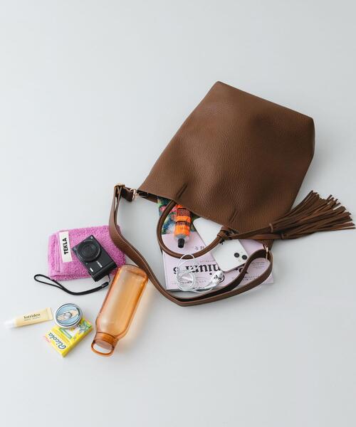 RODE SKO（ロデスコ）の「タッセル軽量2WAYタテナガトートバッグ（トートバッグ・レディース・ブラック/ブラウン・ONE）」の12枚目の写真