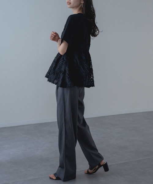 refinedworks（リファインドワークス）の「【refinedworks】異素材 ドッキング ペプラム シルエット プルオーバー！（Tシャツ/カットソー・レディース・オフホワイト/ブラック・FREE）」の4枚目の写真