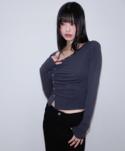 ROSEFRANTZ（ロゼフランツ）の「Unbalanced Shirring Long Sleeve [Charcoal]（Tシャツ/カットソー・レディース・チャコールグレー・OS）」の3枚目の写真
