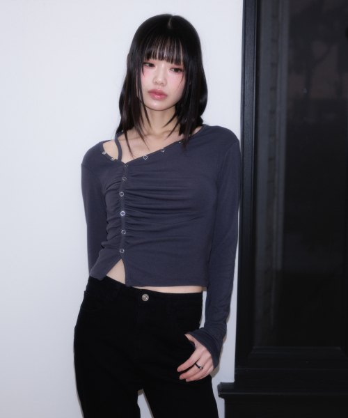ROSEFRANTZ（ロゼフランツ）の「Unbalanced Shirring Long Sleeve [Charcoal]（Tシャツ/カットソー・レディース・チャコールグレー・OS）」の6枚目の写真
