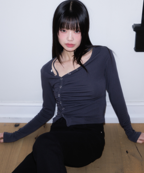 ROSEFRANTZ（ロゼフランツ）の「Unbalanced Shirring Long Sleeve [Charcoal]（Tシャツ/カットソー・レディース・チャコールグレー・OS）」の11枚目の写真