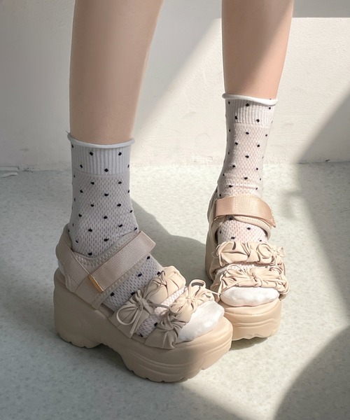 Shoes in Closet(シューズインクローゼット)の「+9.0㎝ 超軽量 厚底 ソフトレザー リボン ギャザー サンダル 5813(サンダル・レディース・ベージュ/ブラック×ブラック/グレー・3L/L/LL/M/S)」の11枚目の写真