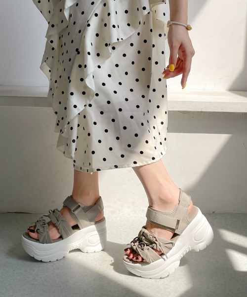 Shoes in Closet(シューズインクローゼット)の「+9.0㎝ 超軽量 厚底 ソフトレザー リボン ギャザー サンダル 5813(サンダル・レディース・ベージュ/ブラック×ブラック/グレー・3L/L/LL/M/S)」の20枚目の写真