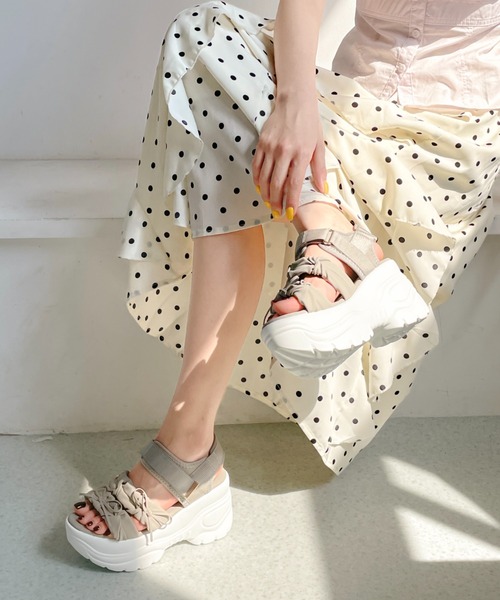 Shoes in Closet(シューズインクローゼット)の「+9.0㎝ 超軽量 厚底 ソフトレザー リボン ギャザー サンダル 5813(サンダル・レディース・ベージュ/ブラック×ブラック/グレー・3L/L/LL/M/S)」の18枚目の写真