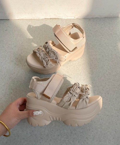 Shoes in Closet(シューズインクローゼット)の「+9.0㎝ 超軽量 厚底 ソフトレザー リボン ギャザー サンダル 5813(サンダル・レディース・ベージュ/ブラック×ブラック/グレー・3L/L/LL/M/S)」の16枚目の写真