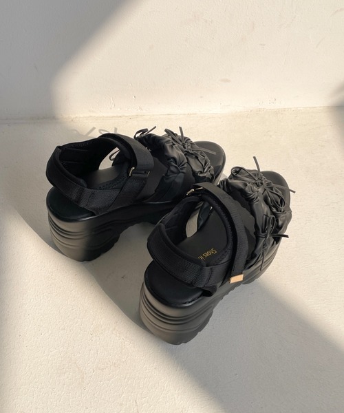 Shoes in Closet(シューズインクローゼット)の「+9.0㎝ 超軽量 厚底 ソフトレザー リボン ギャザー サンダル 5813(サンダル・レディース・ベージュ/ブラック×ブラック/グレー・3L/L/LL/M/S)」の10枚目の写真
