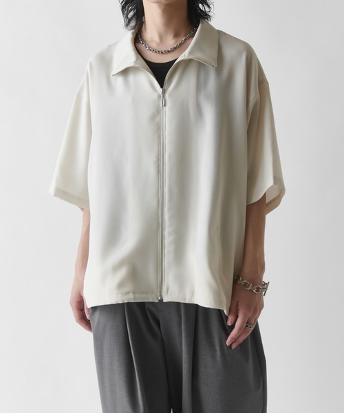 Lui's(ルイス)の「ショートスリーブオーバーZIPシャツ(シャツ/ブラウス・メンズ・ブラック/チャコールグレー/ライトグレー/モカ/オフホワイト・S/M)」の2枚目の写真