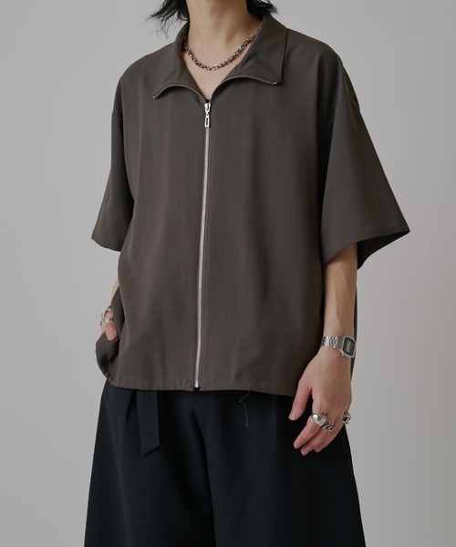 Lui's(ルイス)の「ショートスリーブオーバーZIPシャツ(シャツ/ブラウス・メンズ・ブラック/チャコールグレー/ライトグレー・S/M)」の2枚目の写真