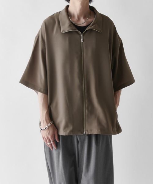 Lui's(ルイス)の「ショートスリーブオーバーZIPシャツ(シャツ/ブラウス・メンズ・ブラック/チャコールグレー/ライトグレー/モカ/オフホワイト・S/M)」の5枚目の写真