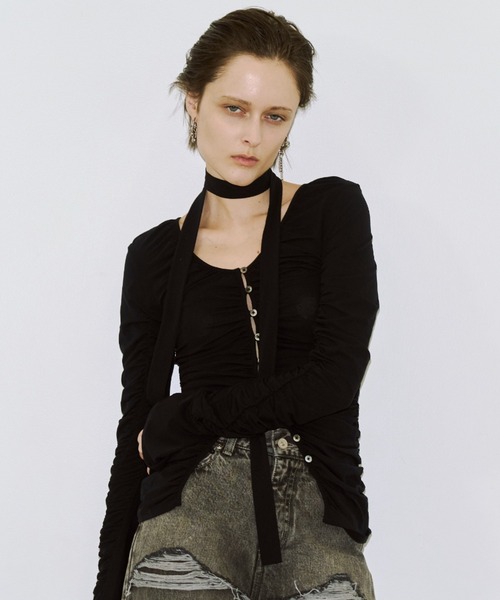 JOSE MOON(ジョゼムーン)の「SPLIT GATHERS CHOKER TOPS/スプリットギャザーチョーカートップス(Tシャツ/カットソー・レディース・ブラック/ホワイト・FREE)」の4枚目の写真