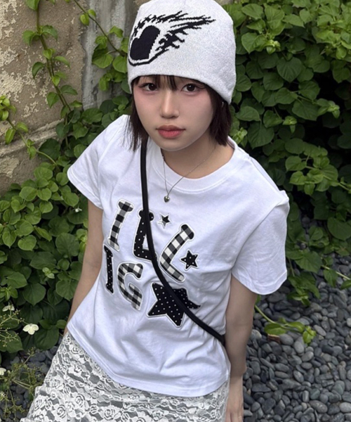 ILLIGO(イリゴ)の「チェックアプリケルーズクロップTシャツホワイト(Tシャツ/カットソー・レディース・ホワイト・OS)」の1枚目の写真