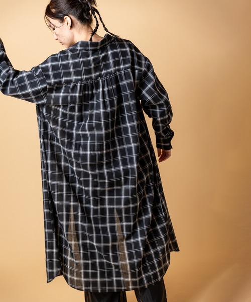 OSMOSIS(オズモーシス)の「2WAYチェックロングシャツブラウス(シャツ/ブラウス・レディース・ブラウン/ダークブラウン/ブラック・ONE SIZE)」の5枚目の写真
