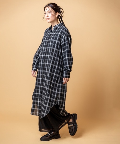 OSMOSIS(オズモーシス)の「2WAYチェックロングシャツブラウス(シャツ/ブラウス・レディース・ブラウン/ダークブラウン/ブラック・ONE SIZE)」の8枚目の写真