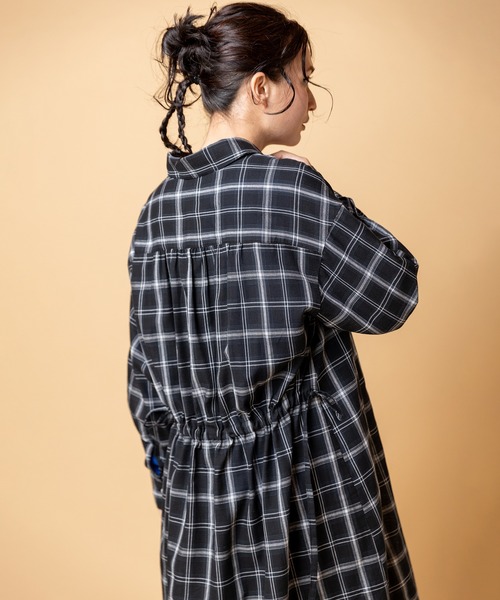 OSMOSIS(オズモーシス)の「2WAYチェックロングシャツブラウス(シャツ/ブラウス・レディース・ブラウン/ダークブラウン/ブラック・ONE SIZE)」の10枚目の写真
