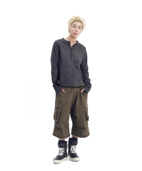 AAKAM(アーカム)の「Dust Henry Neck Long Sleeve (Black)(Tシャツ/カットソー・レディース・その他・1/2)」の14枚目の写真